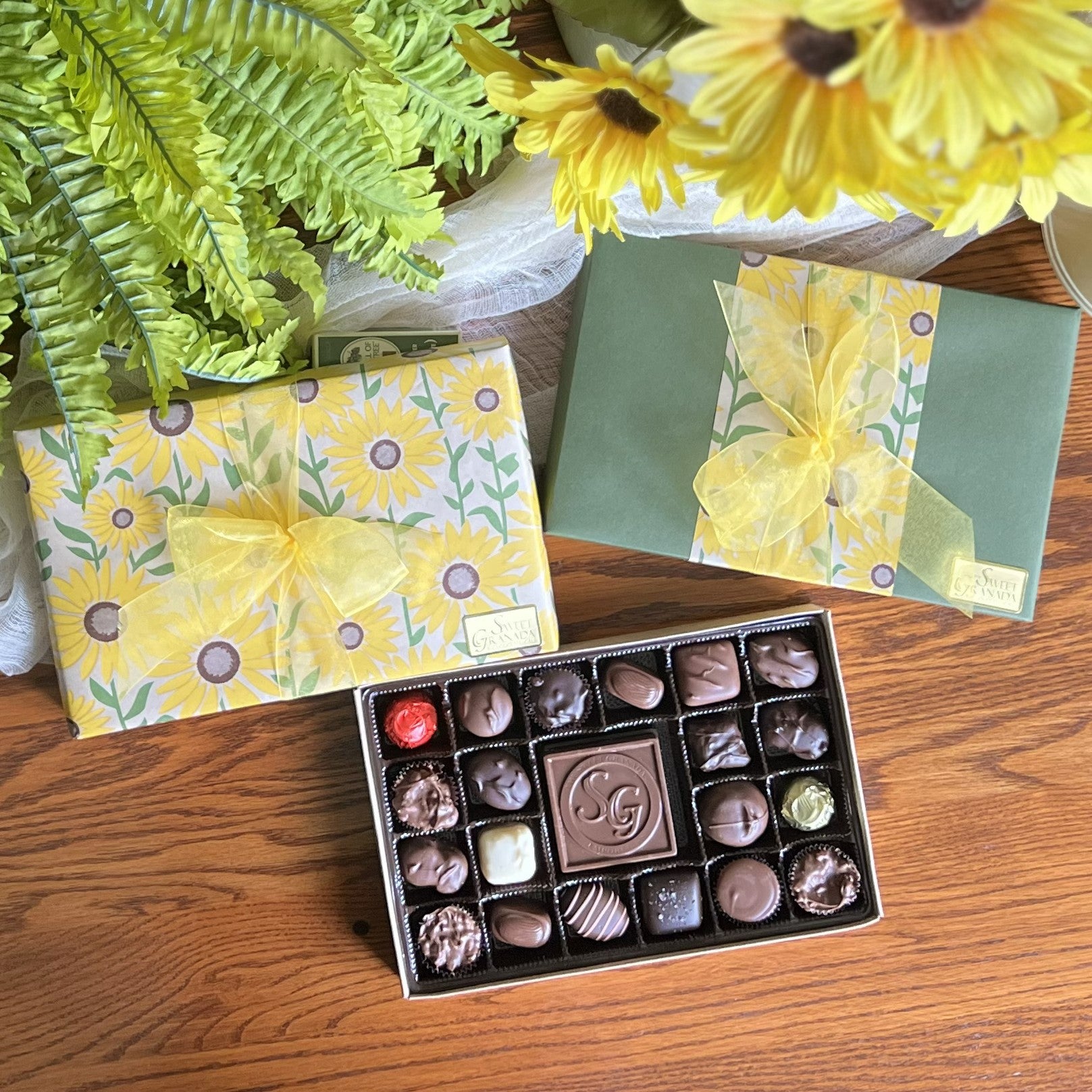 22pc Summer Assorted Gift Box