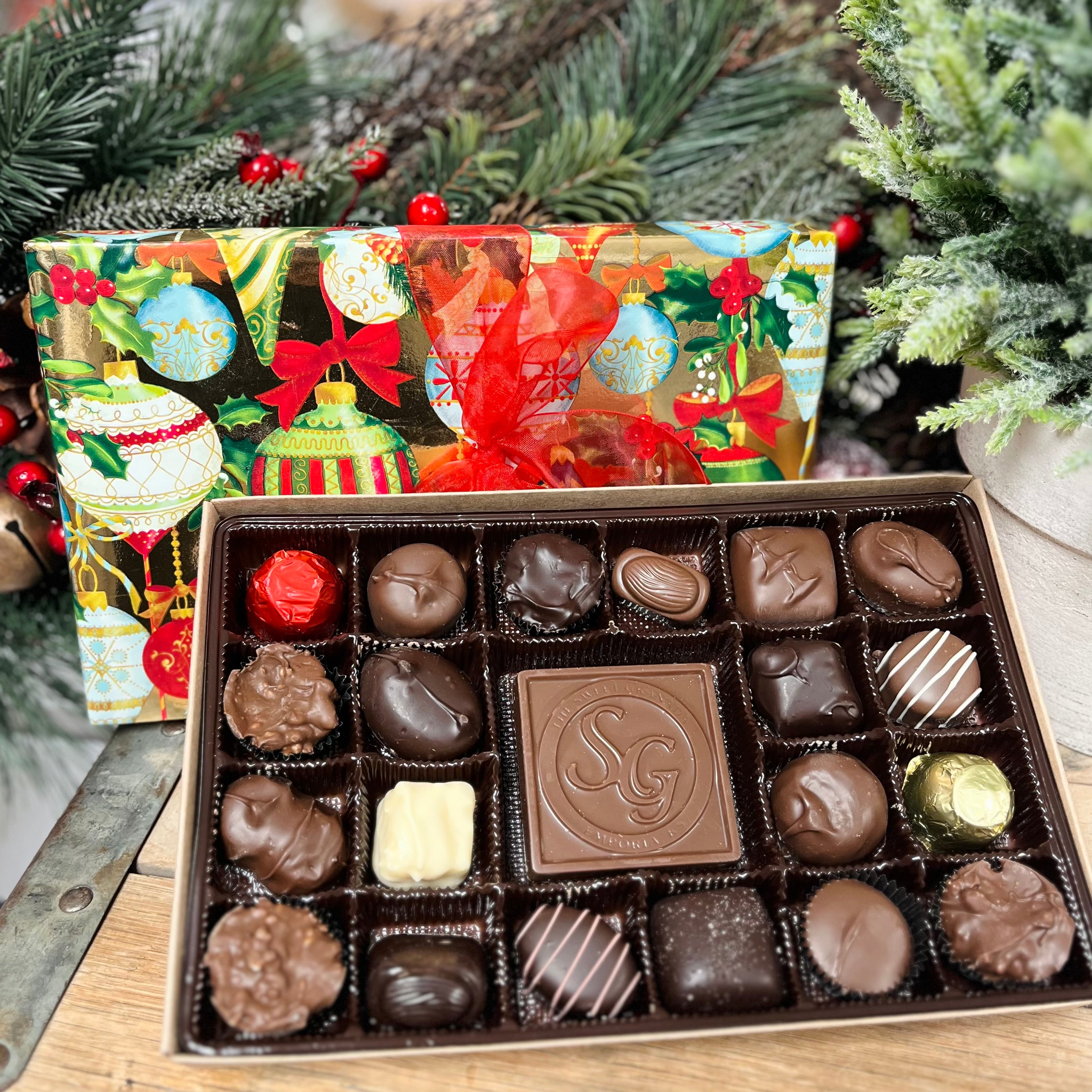 22pc Holiday Assorted Gift Box