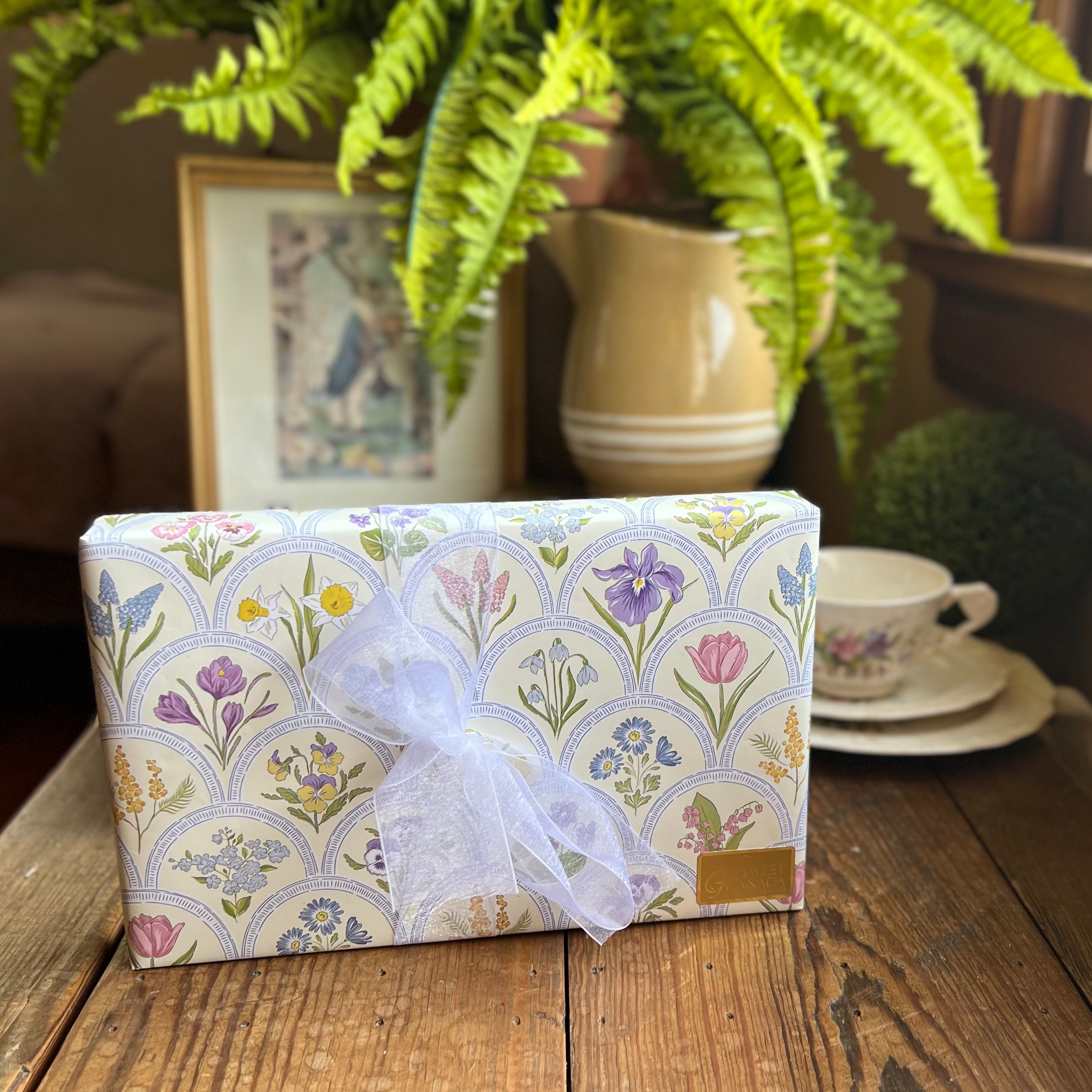 22pc Spring Assorted Gift Box