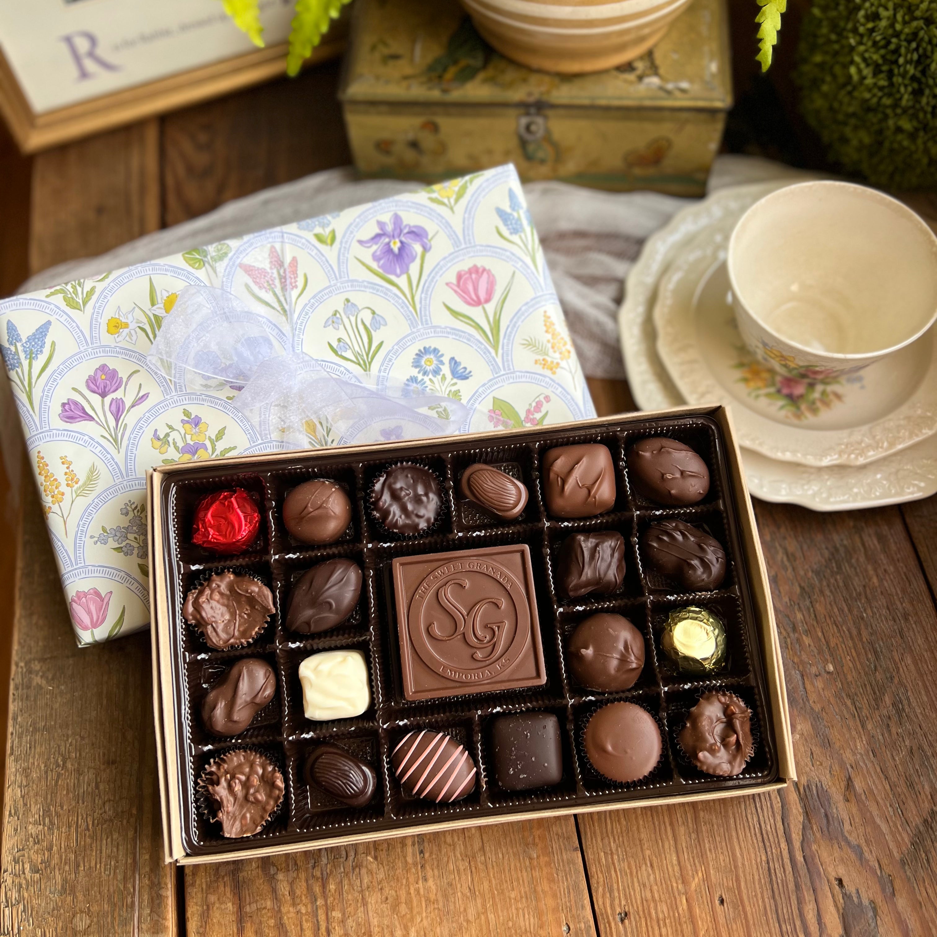 22pc Spring Assorted Gift Box