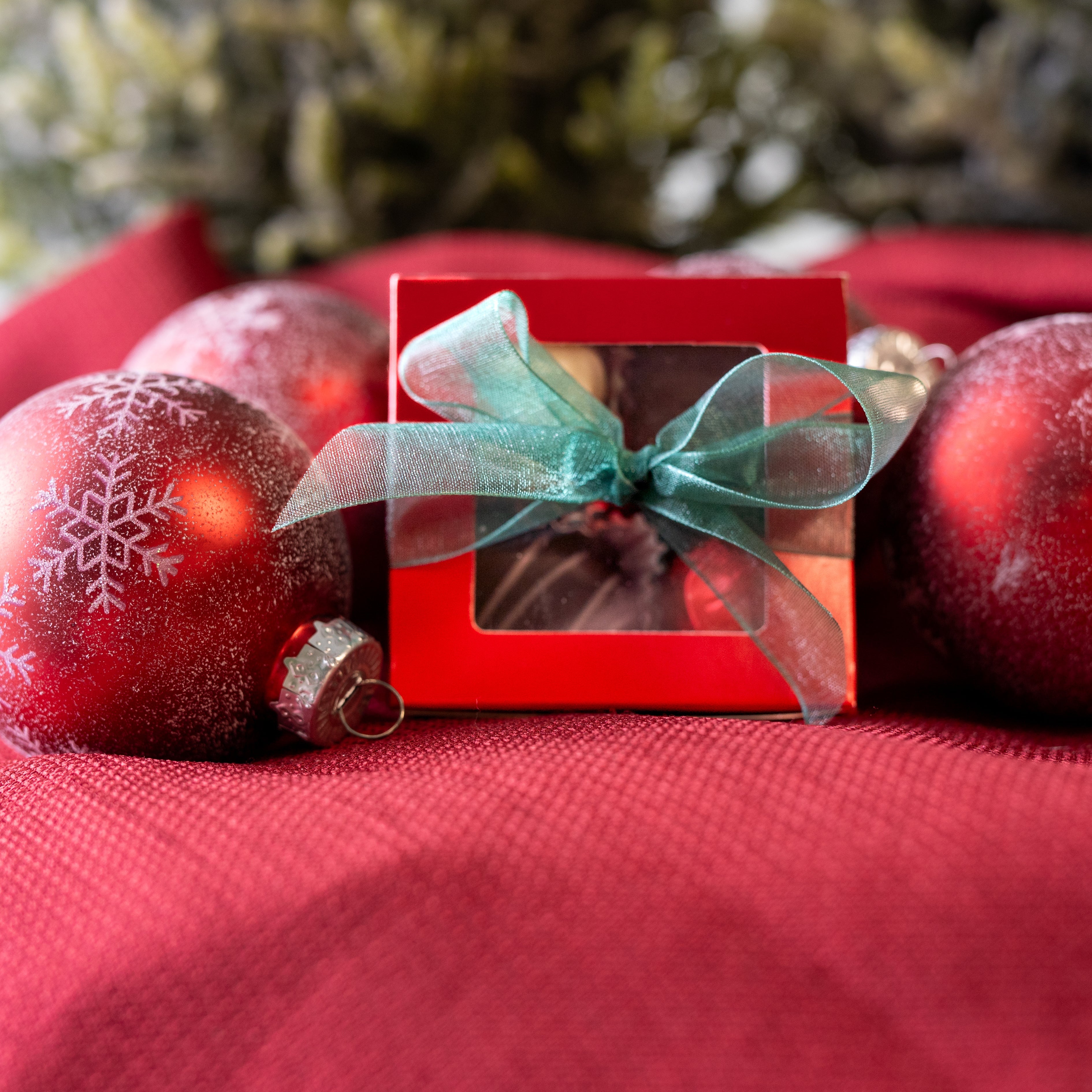 4pc Holiday Assorted Gift Box